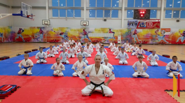 Юным терновским каратистам подарили новое татами