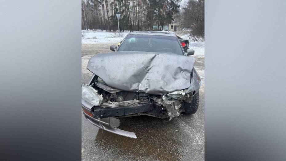 В Воронеже на улице Тепличной Toyota Camry врезалась в ВАЗ