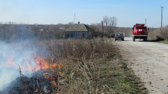 Житель Нижнедевицка чуть не сгорел заживо, поджигая мусор