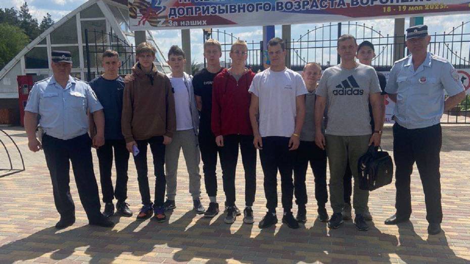 Воронежские полицейские помогли 8 юным спортсменам вовремя добраться на спартакиаду