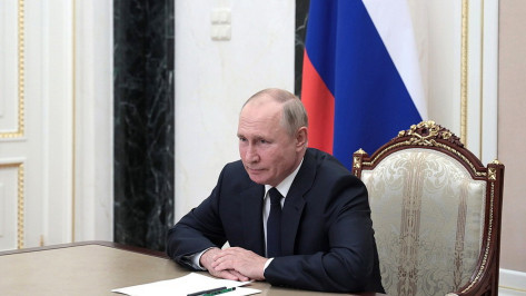 Владимир Путин подписал указы о выплате 15 тыс рублей военным и работникам госорганов