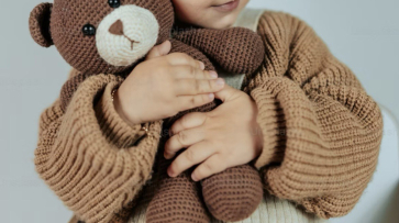 Девочка из Воронежа, брошенная матерью без еды и воды на несколько дней, обрела новую семью