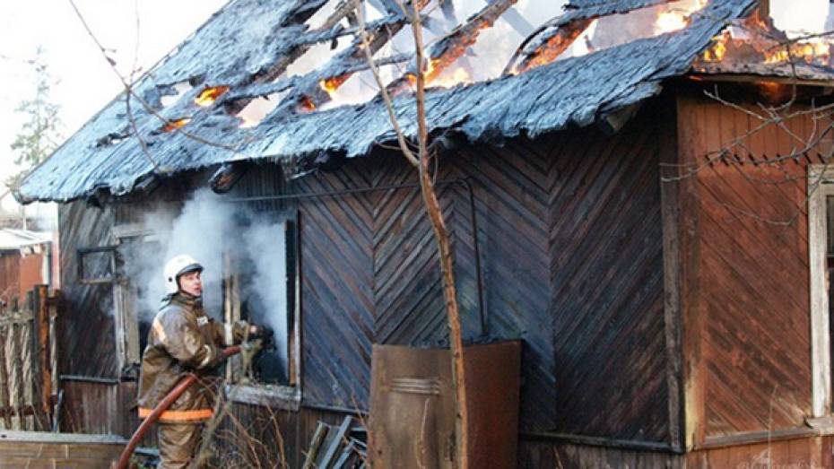 В селе Пески Павловского района заживо сгорел пожилой мужчина