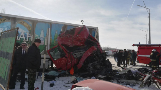 Воронежские следователи начали проверку после лобового столкновения автобуса и грузовика