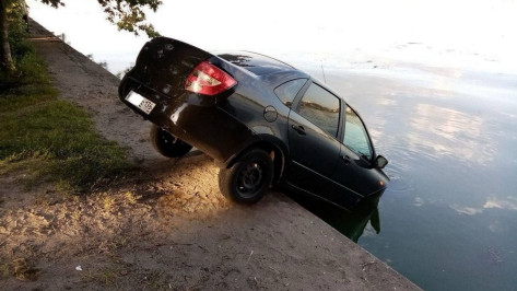 В Воронежском водохранилище утонула машина