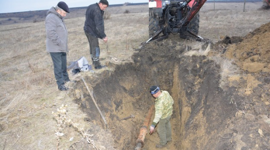 700  жителей кантемировского хутора из-за аварий остались без питьевой воды