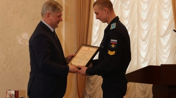Воронежского курсанта наградили за спасение 2 детей из горящей пятиэтажки