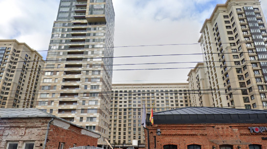 Несовершеннолетняя девочка выпала из окна дома в Центральном районе Воронежа и погибла