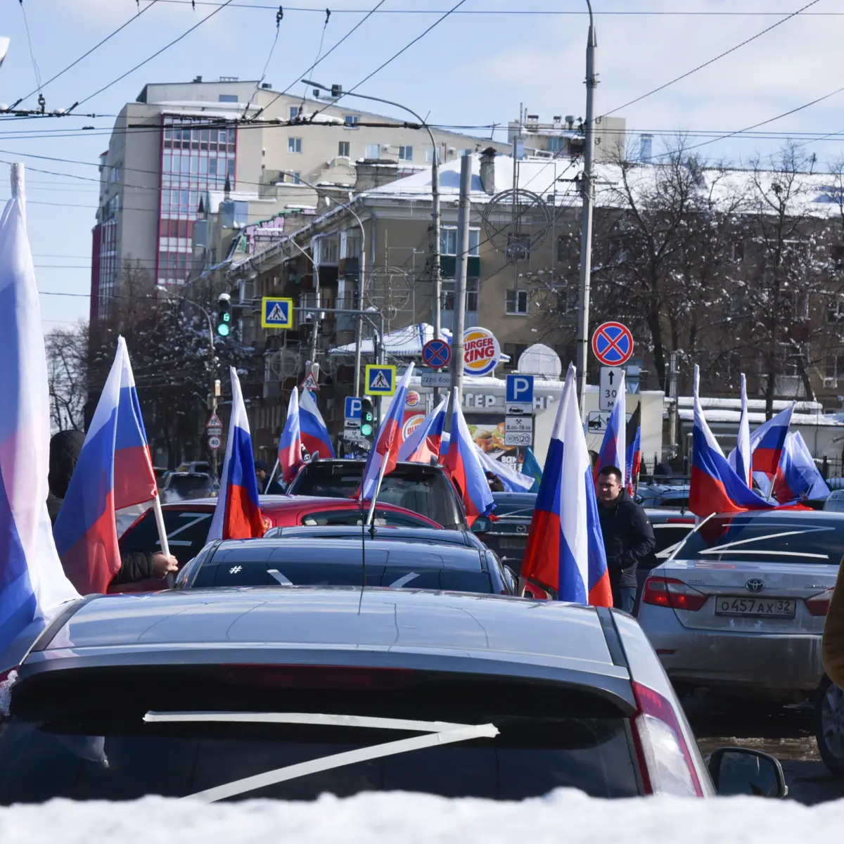 В Воронеже прошел автопробег в поддержку Российской армии