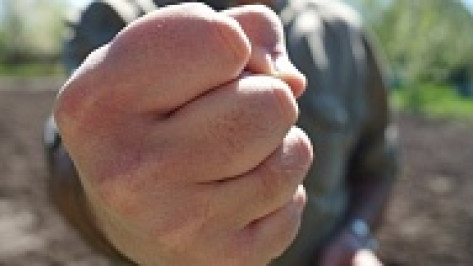 В Лисках трое парней избили местного жителя и угнали его автомобиль