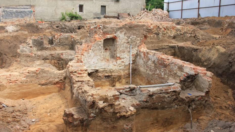 В центре Воронежа на стройке откопали стены крепости XVI-XVII веков