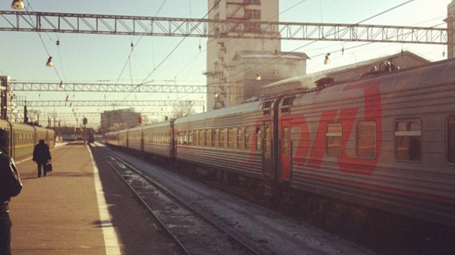 Из-за поломки локомотива поезд Воронеж - Москва задерживается как минимум на час
