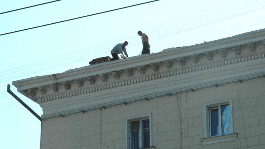 За срывы графика капремонта домов в Воронежской области от работ отстранили 2 стройфирмы