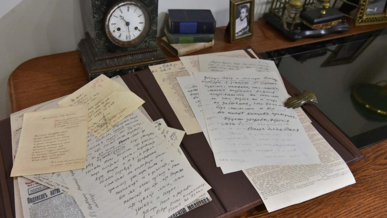 Охотничья сумка, письма и стол-планшет. Что покажут воронежцам в музее Бунина