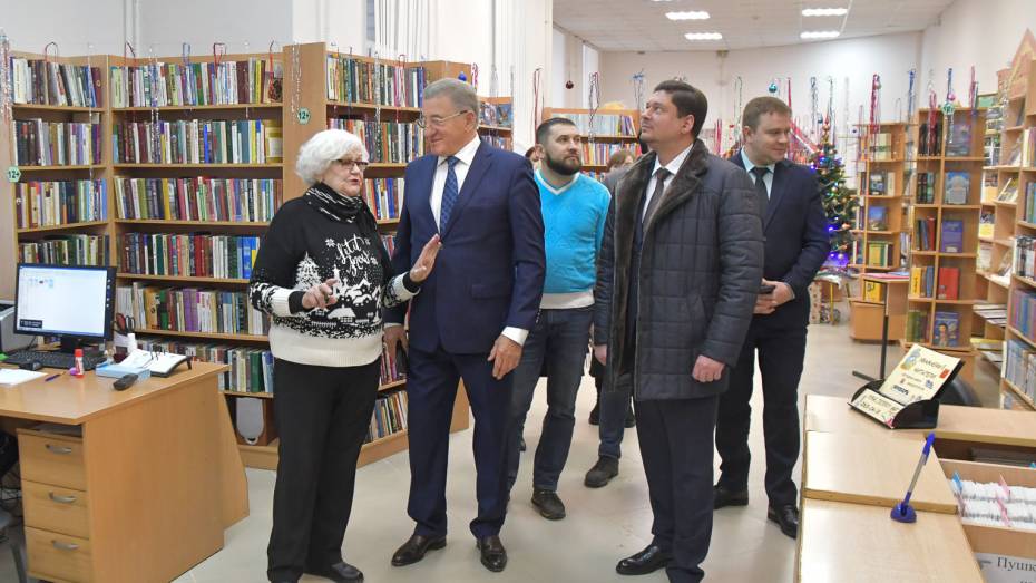 Воронежский сенатор Сергей Лукин оценил качество ремонтных работ в библиотеке имени Маршака