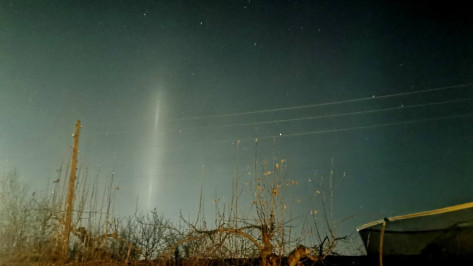 В небе над Воронежской областью заметили световые столбы