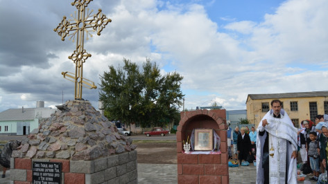 В богучарском селе Подколодновка установили поклонный крест