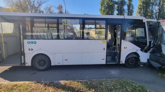 В Воронеже прокуратура начала проверку после жесткого ДТП с автобусом № 43