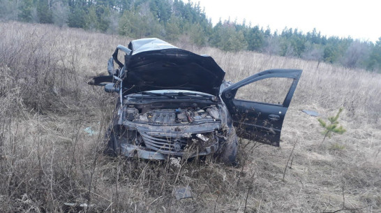В Воронежской области 4 человека пострадали в ДТП с перевернувшимся Renault