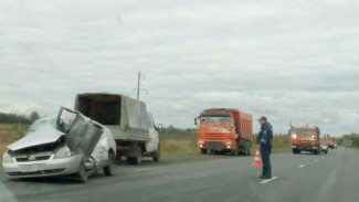 В ДТП с легковушкой и грузовиком под Воронежем погибли 2 пенсионера
