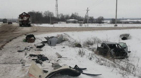 Два пенсионера пострадали после столкновения иномарки с автобусом в Воронежской области