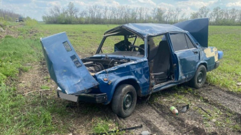 Молодой водитель без прав погиб после вылета «семерки» в кювет в Воронежской области