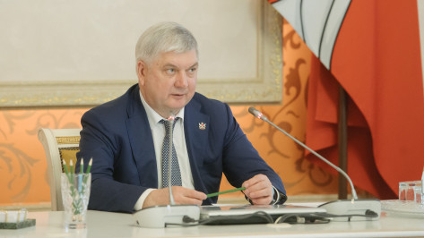 Губернатор Воронежской области Александр Гусев поздравил работников отрасли связи с Днем радио