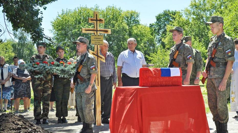 В бутурлиновском селе Клеповка захоронили останки погибшего под Новгородом красноармейца