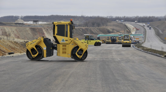 Руководитель управления автодорог правительства Воронежской области Александр Трубников подозревается в получении взятки в особо крупном размере