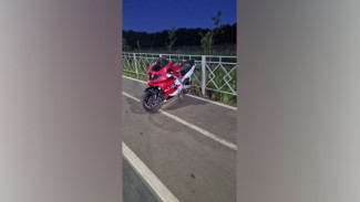 В Воронеже мотоциклист опрокинулся и попал в больницу