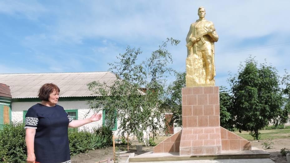 В кантемировском селе Осиковка жители отремонтировали памятник павшим воинам-землякам