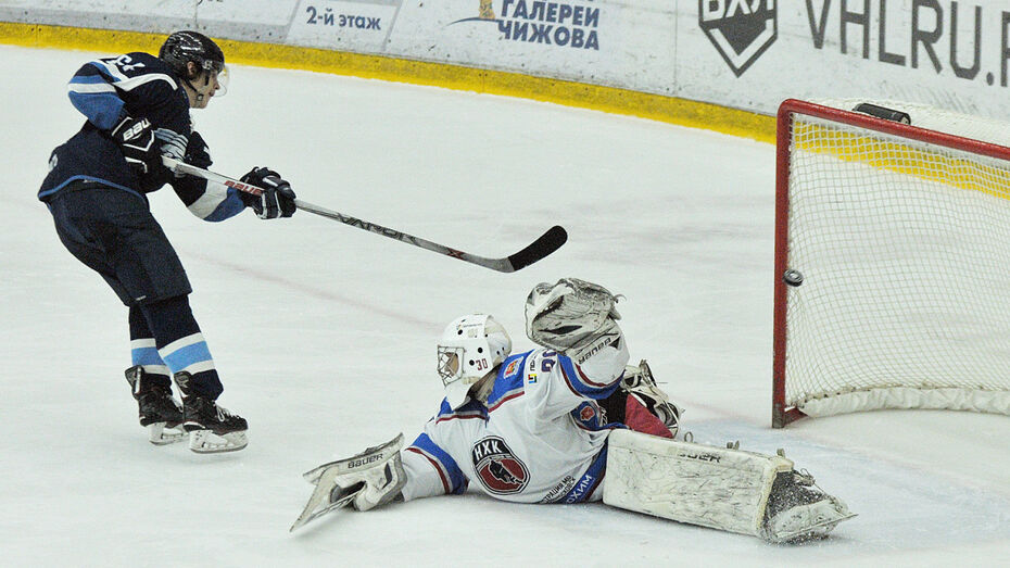 Хоккейная «Россошь» выиграла у НХК в Новомосковске
