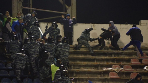 В Воронеже полиция возбудила дело по факту драки перед матчем «Факел» - «Динамо»