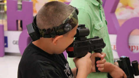 На премьере  комедии «Все и сразу» воронежцы сыграли в лазерстрайк