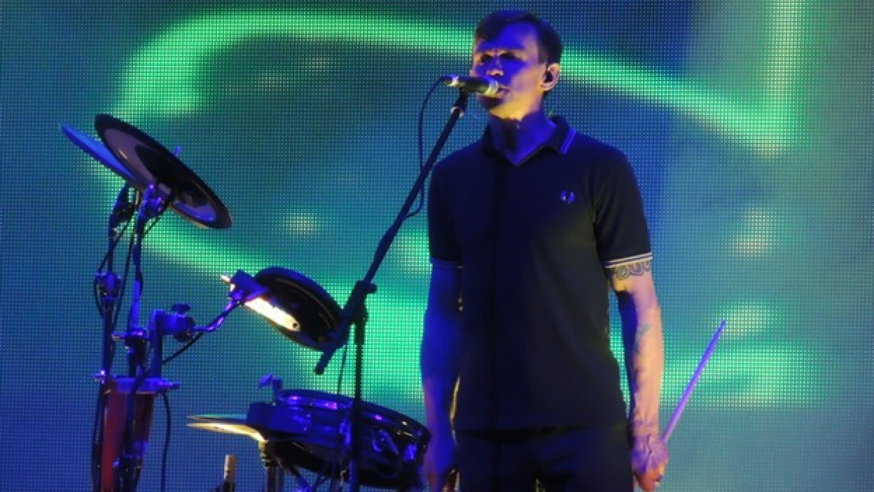 В Воронеже ради победы на конкурсе «Дельфин» отказался от еды, а «Billy’s Band» агитировали зрителей за переезд на пмж в Питер