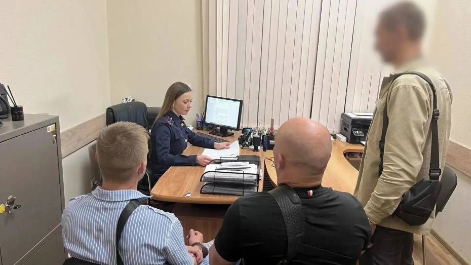 Мужчине, устроившему поножовщину на Олимпийском бульваре в Воронеже, предъявили обвинение