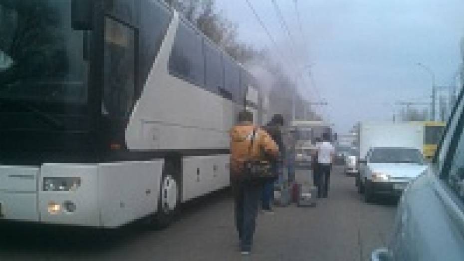 Рейсовый автобус «Липецк-Воронеж» задымился во время пути