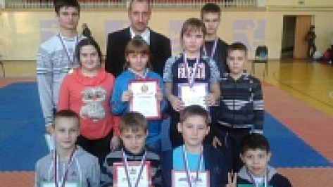 Поворинские каратисты завоевали восемь медалей на областном турнире по карате