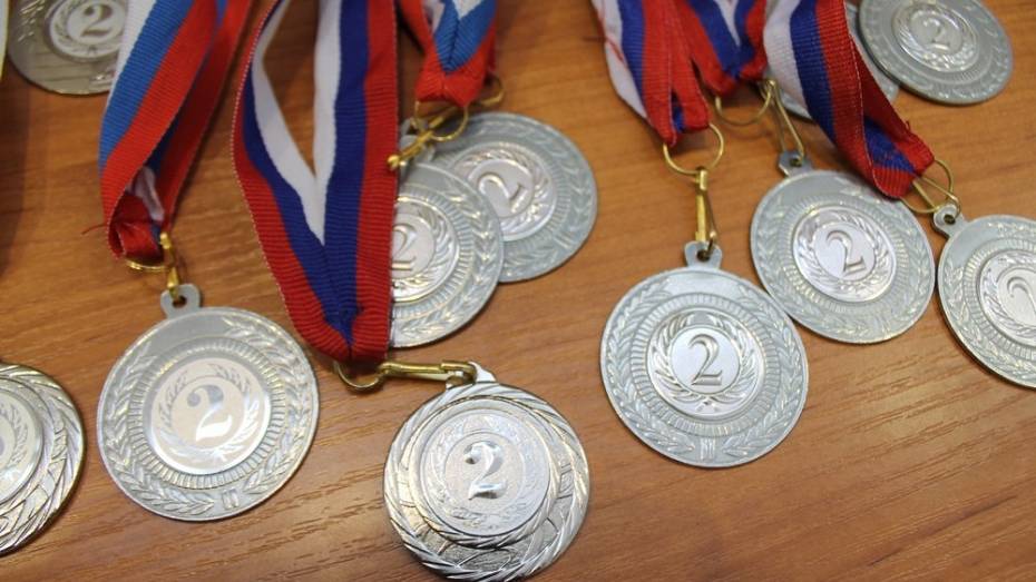 Воронежские самбисты взяли три медали спартакиады ЦФО