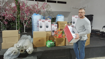 Директор воронежского ТЮЗа передал бойцам СВО гуманитарную помощь