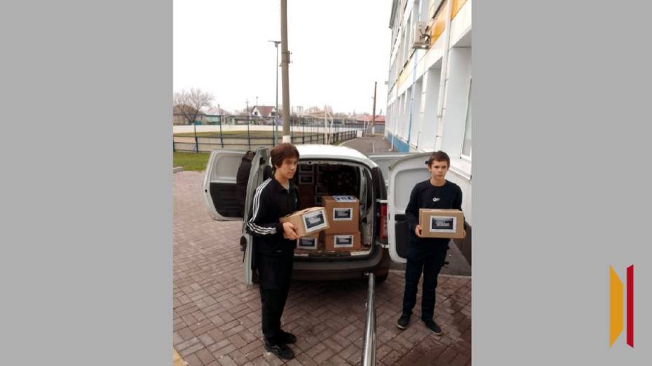 Педагоги и ученики Таловской школы передали более 150 посылок участникам СВО