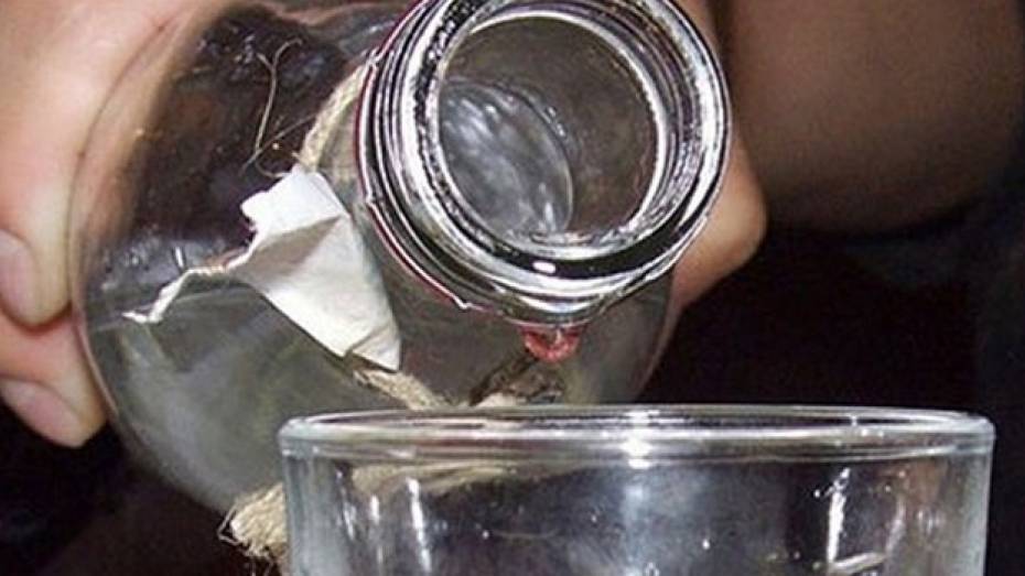 Жительница Новохоперского района торговала опасной спиртосодержащей жидкостью
