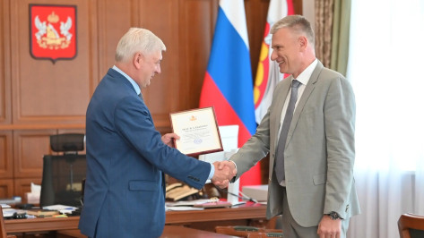 Губернатор Александр Гусев поздравил министра предпринимательства Воронежской области Михаила Москальцова с 50-летием