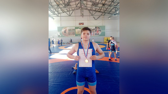 Юный верхнехавский борец победил на открытых областных соревнованиях