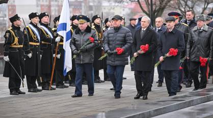 В Воронеже почтили память погибших воинов в День Неизвестного солдата
