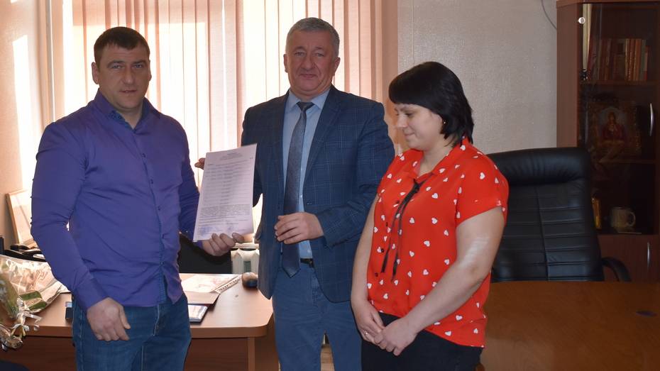 В Ольховатском районе жилищные сертификаты получили 3 семьи