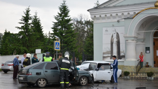 В Острогожске столкнулись ВАЗы: пострадали 2 человека