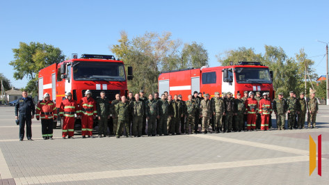 Петропавловским пожарным вручили ключи от двух машин белорусского производства