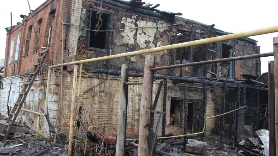В Новохоперске при пожаре в двухэтажном доме погибла 78-летняя женщина