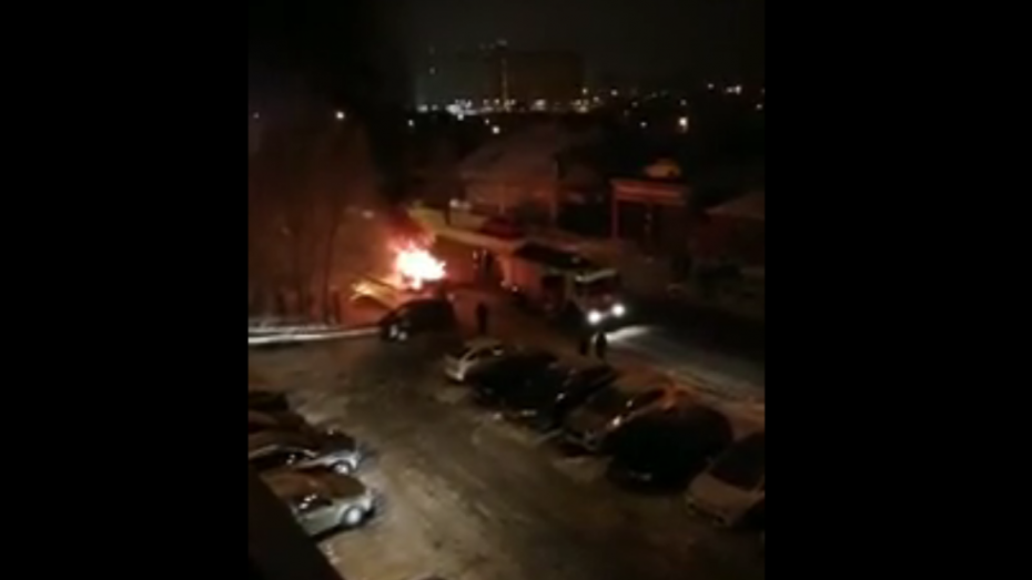 Авария ВАЗ 2115 ночью Воронеж. Пожар горит ВАЗ 2115.